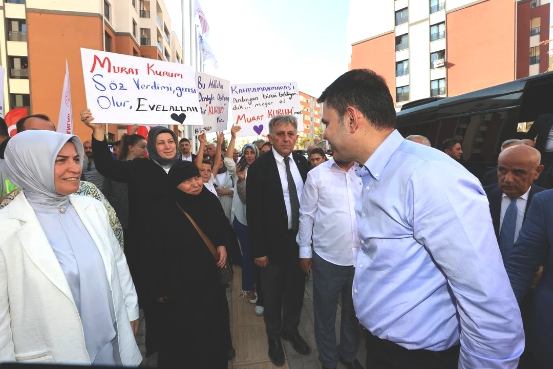 Bakan Kurum’un yanına gelip gözyaşlarıyla teşekkür etti!  Anahtarımı aldım  1