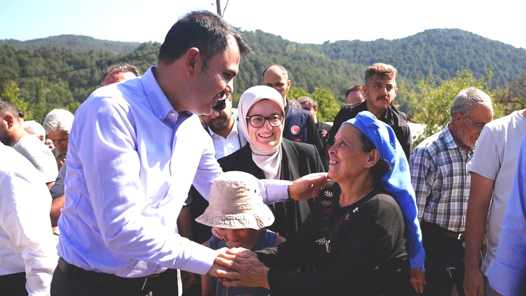 Bakan Kurum da Şerife Teyzeye: Artık üzülme tamam mı? Yeni evlerinin temelini birlikte attılar 2